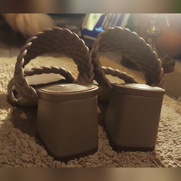 Steve Madden double strap mules - Women's 9 Taupe Heels Shoes ◇CHIC◇ - Picture 3 of 5